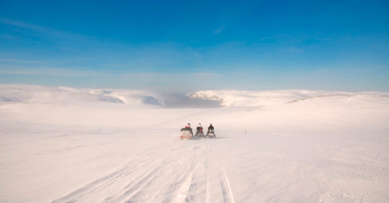 Snøscootersafari i Finnmark