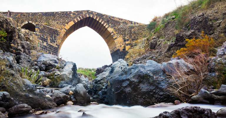 Bildet viser Bridge of Saracens, Sicilia