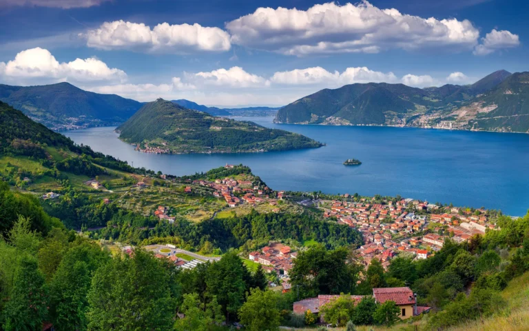 Lago Isola i Lombardia, Italia