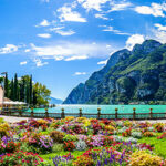 Bildet viser blomsterparken i Riva del Garda, Italia.