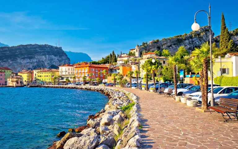 Torbole ved Gardasjøen i Italia | Expa Travel
