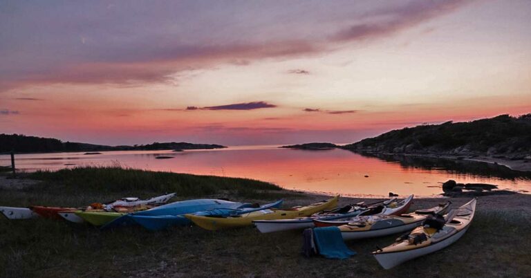 Bildene viser kajakkpadling på Kosterøyene i Sverige