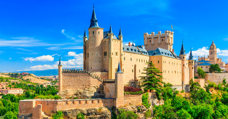 Vakker borg i Segovia i Spania